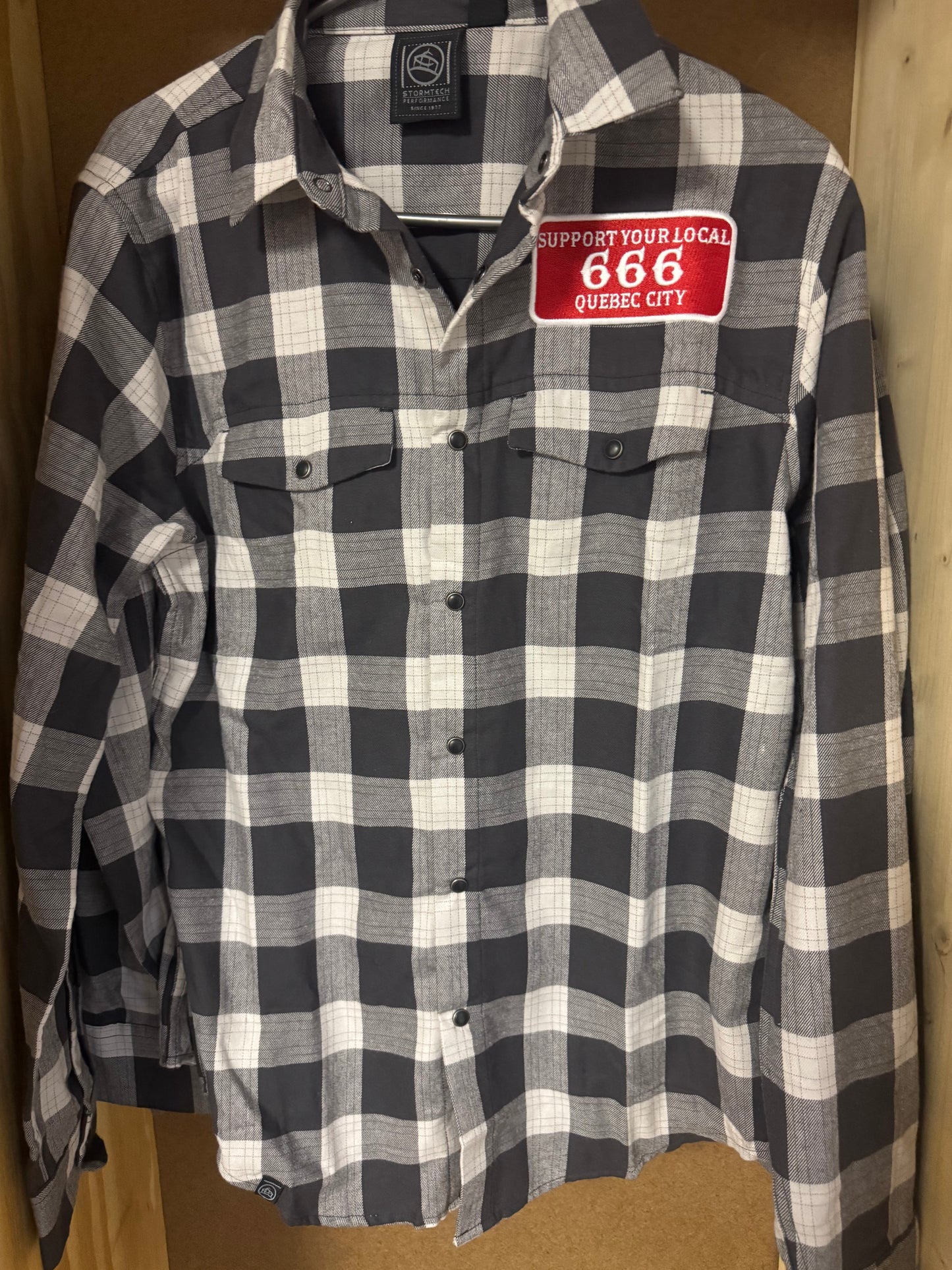 Chemise gris et noir